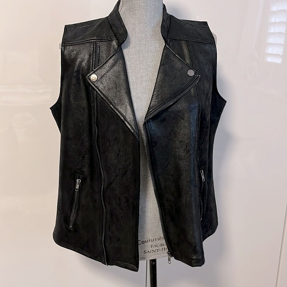 SOLITAIRE NWOT Black Faux Leather Biker Moto Vest, Size M - Picture 6 of 9